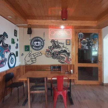 Throttle Shrottle Moto Hostel Manāli Eksteriør billede