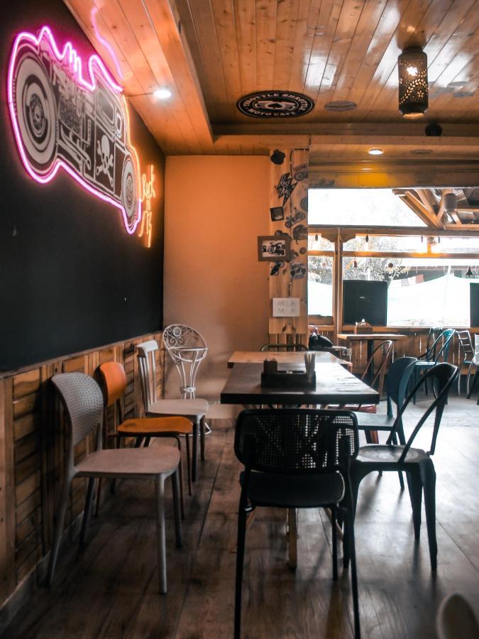 Throttle Shrottle Moto Hostel Manāli Eksteriør billede
