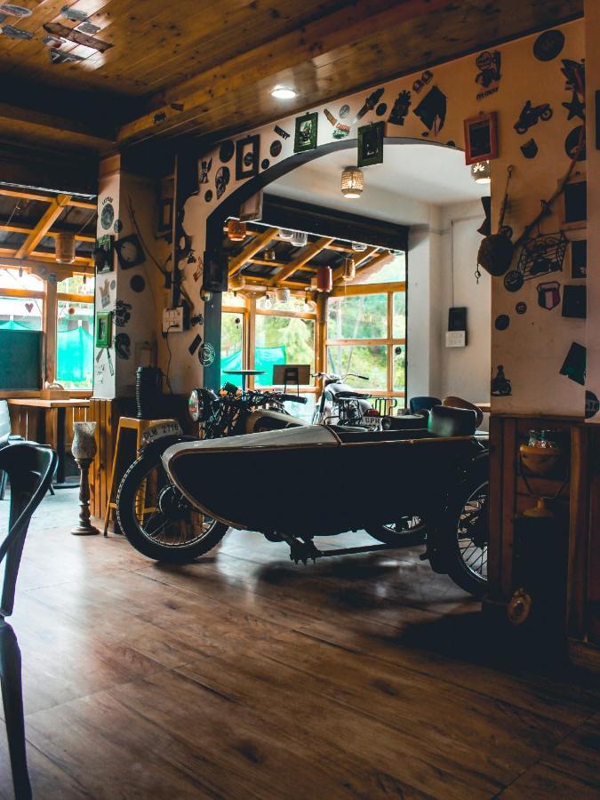 Throttle Shrottle Moto Hostel Manāli Eksteriør billede