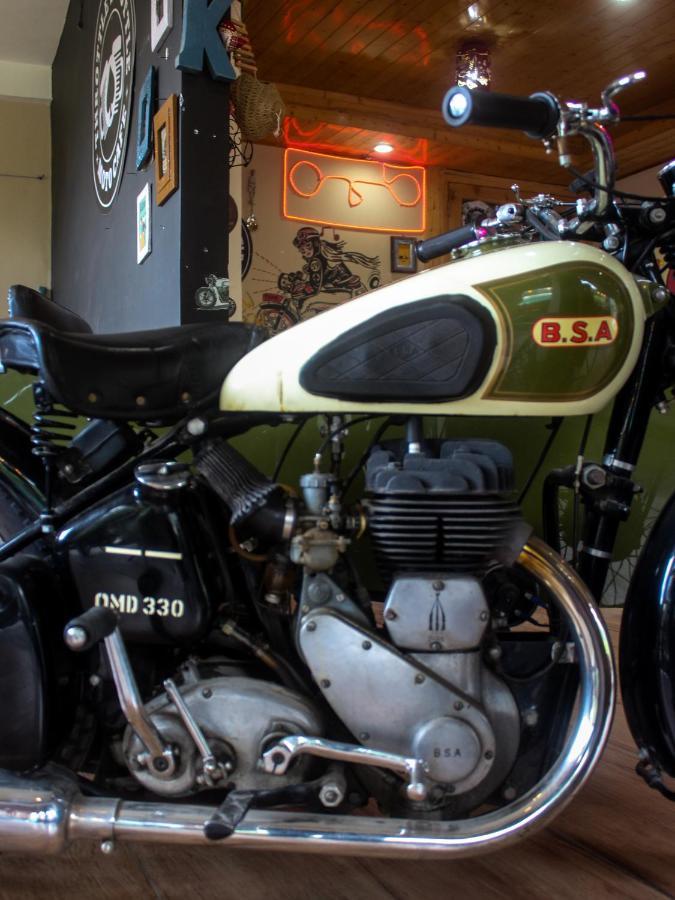 Throttle Shrottle Moto Hostel Manāli Eksteriør billede