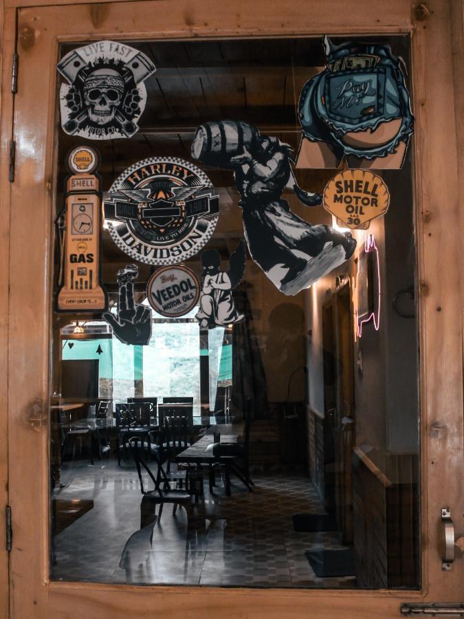 Throttle Shrottle Moto Hostel Manāli Eksteriør billede