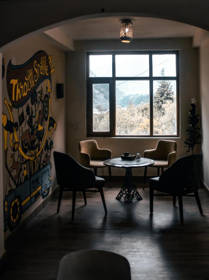 Throttle Shrottle Moto Hostel Manāli Eksteriør billede