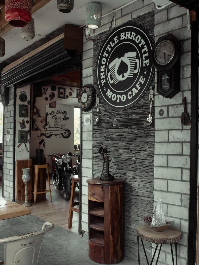 Throttle Shrottle Moto Hostel Manāli Eksteriør billede