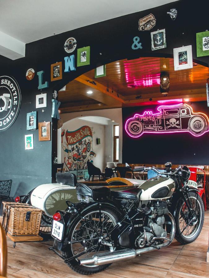 Throttle Shrottle Moto Hostel Manāli Eksteriør billede
