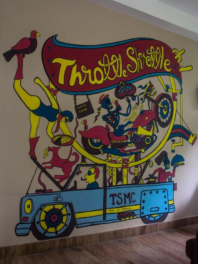 Throttle Shrottle Moto Hostel Manāli Eksteriør billede